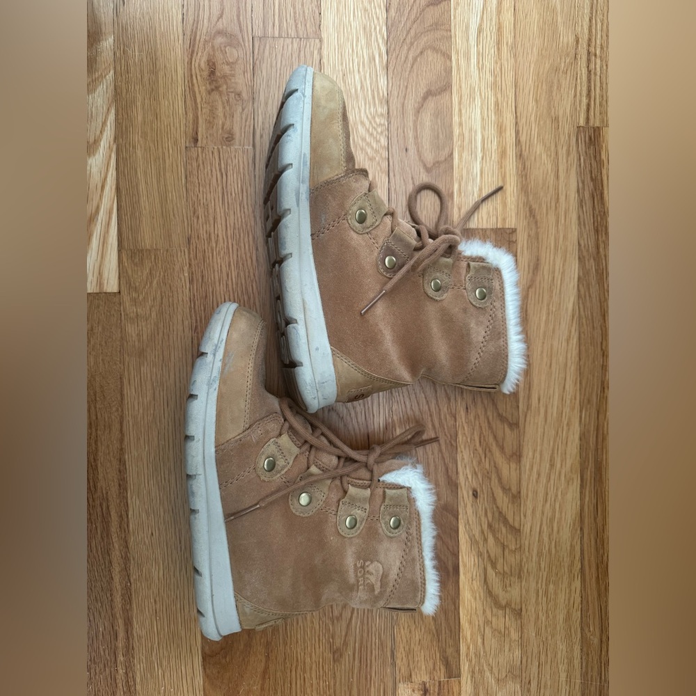 Sorel Joan Explorer Boots size 7 - Picture 3 of 7